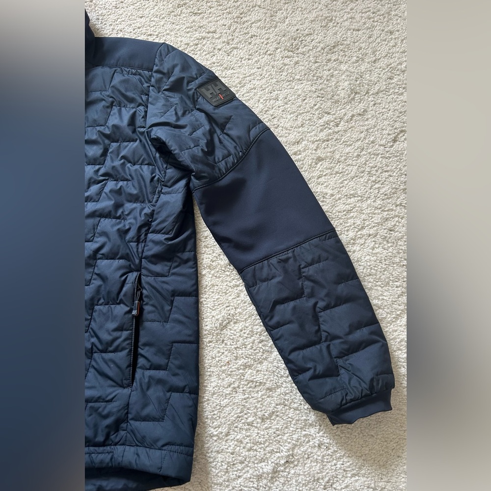 HELLY HANSEN - elegant yet casual, a great look for any occasion - Picture 3 of 12
